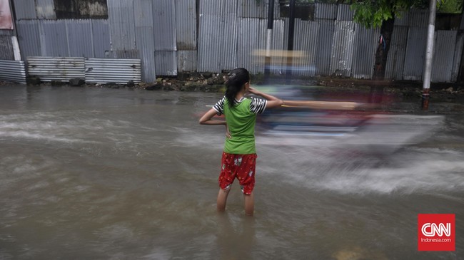 Bencana banjir bandang melanda sedikitnya lima desa di Kabupaten Tulungagung, Jawa Timur, setelah hujan deras mengguyur pada Minggu.