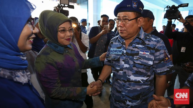 Sylviana Murni dan Agus Yudhoyono tak mengikuti debat antar kandidat karena memprioritaskan pertemuan dengan warga DKI Jakarta.