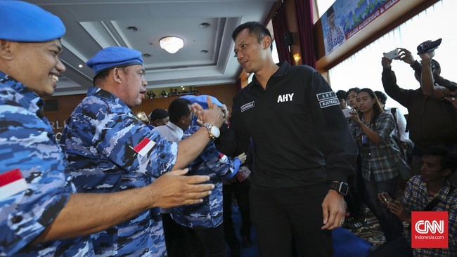 Kemunculan Agus Yudhoyono yang diikuti cukup besarnya elektabilitas di pra-kampanye sebagai sesuatu yang fenomenal di saat belum berbuat “apa-apa”.