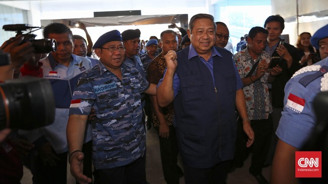 Di Wisma Proklamasi, SBY menerima 28 anggota DPRD DKI dari partai pengusung Agus-Sylvi. Di Tugu Proklamasi, relawan paslon nomor 2 dan 3 kampanye bersama.
