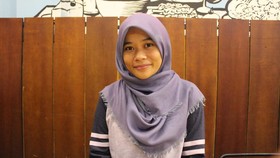 Delvia Idola, Si Bungsu Jago Debat