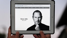 5 Tahun Kematian Steve Jobs dan Wajah Apple Dipimpin Tim Cook