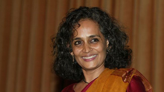 Peraih Booker Prize 1997 lewat The God of Small Things itu akan menerbitkan novel ke-dua, The Ministry of Utmost Happiness.