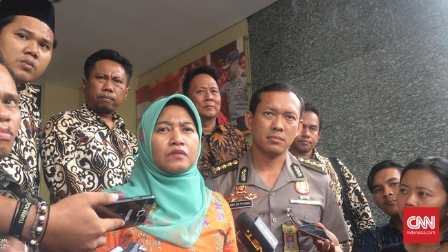 Tim sukses Anies menduga pembagian KJP di Kantor Wali Kota Jakarta Selatan, akhir pekan lalu, bermotif politik. Namun Bawaslu DKI belum menerima laporan itu.