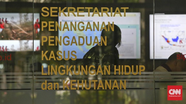 Aturan limbah B3 dinilai makin tipis setelah Presiden Jokowi menghapus sejumlah entitas yang semula masuk kategori B3 lewat PP turunan UU Ciptaker.