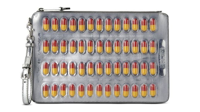 Capsule collection spring/summer 2017 dari Moschino menimbulkan kontroversi karena menghadirkan koleksi bertema obat-obatan.
