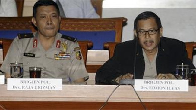 Tito mengatakan tak ingin menghentikan karier anggotanya yang pernah berbuat salah di masa lalu. Erizman dulu tersangkut kasus makelar pajak Gayus Tambunan.