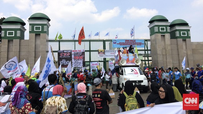 Indonesia dinilai memiliki tambang lebih banyak dibandingkan Filipina, namun tak meratifikasi aturan ILO soal keselamatan pekerja di sektor itu.