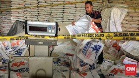 Polisi Temukan Gudang Beras Bulog Oplosan