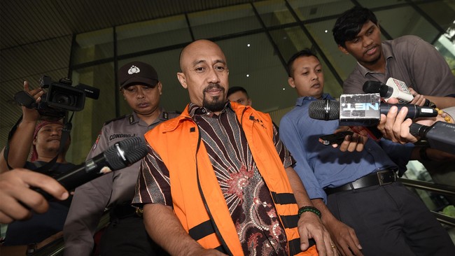 Merujuk pemeriksaan sidang, jaksa yakin Andi Taufan Tiro menerima suap sebesar Rp7,4 miliar pada proyek pembangunan jalan di Maluku dan Maluku Utara.