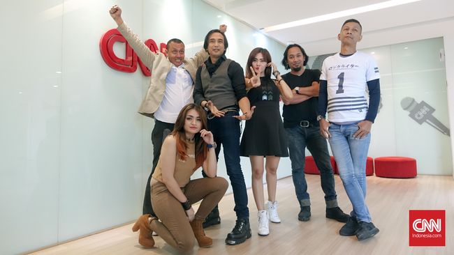 Piyu membentuk band baru bersama dua personel Ungu, Rowman dan Makki. The Secret, band baru itu, sudah menyiapkan album pertama.