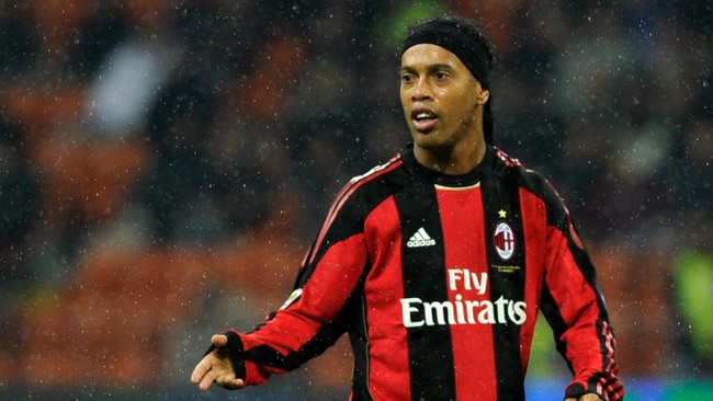 Mantan pemain AC Milan, Kevin-Prince Boateng, menilai Ronaldinho lebih hebat dari sosok Pele, Diego Maradona, dan Zinedine Zidane.