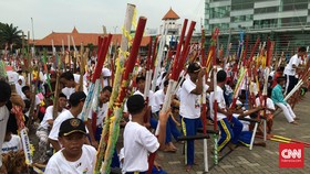 Acara Pemecahan Rekor Egrang Dianggap Tidak Profesional