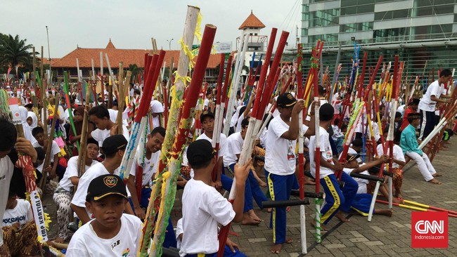 Jadwal penyelenggaraan berlangsung molor dan para peserta kecewa dengan minimnya koordinasi dari pihak panitia.