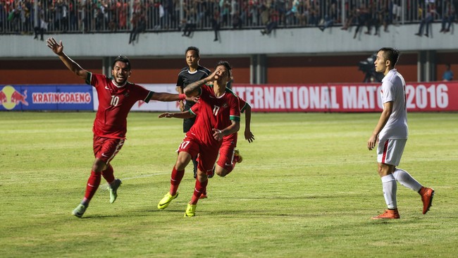 Sejumlah pemain Timnas Indonesia seperti Benny Wahyudi, Rudolof Yanto Basna, dan Andik Vermansah sempat mengalami keram otot di lapangan saat melawan Vietnam.