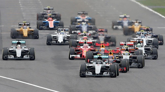 Bernie Ecclestone yakin pamor F1 akan kembali meroket bila risiko tabrakan di balapan jet darat tersebut kembali meningkat.
