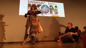 Seniman Bule Tampilkan Tari dan Musik Indonesia di London