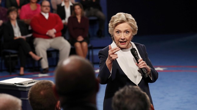Ongkos iklan kampanye Hillary Clinton di berbagai media tiga kali lipat lebih besar ketimbang Donald Trump.