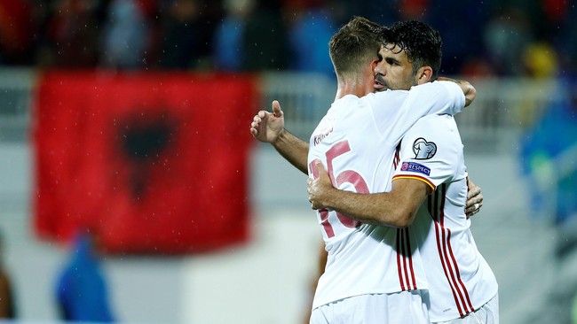 Spanyol berhasil merebut puncak klasemen grup G setelah menang 2-0 atas tuan rumah Albania.