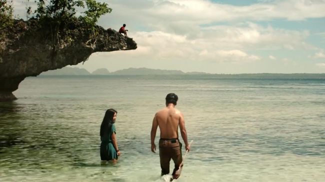 Menjadi satu-satunya dari lima nominasi film terbaik FFI 2016 yang belum tayang di bioskop Indonesia.