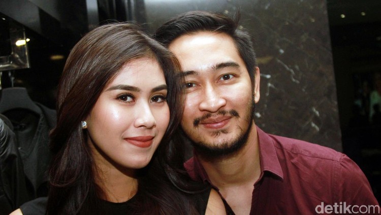 Syahnaz dan Jeje 'Govinda'