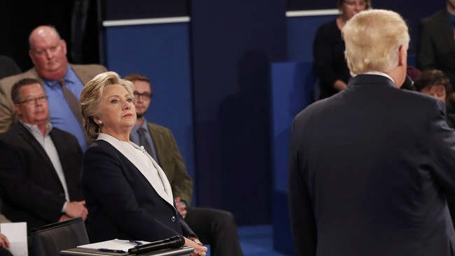 Hillary Clinton memaparkan strateginya dalam mengatasi konflik di Suriah dan mengalahkan militan ISIS dalam debat calon presiden Amerika Serikat.