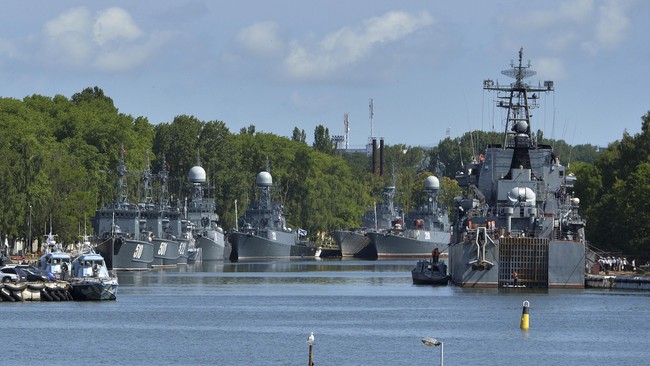 Rusia mengancam akan melakukan balasan usai Lithuania menutup akses kereta api barang ke Kaliningrad.