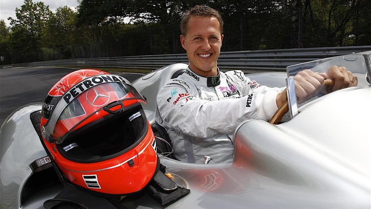 Kejutan Keluarga Menyambut Ultah ke-50 Michael Schumacher Merayakan ultah Michael Schumacher, keluarga akhirnya mengungkap kondisi terkini pebalap F1 tersebut. Simak yuk, kondisi Michael selama empat tahun terakhir.