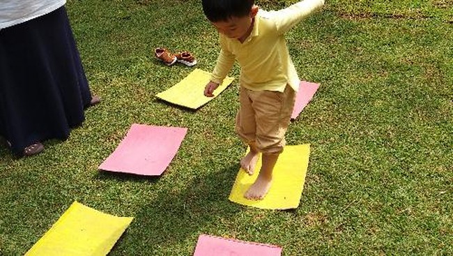 Mengenalkan Warna dengan Cara yang Menyenangkan
