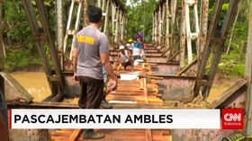 Warga Pangandaran Swadaya Bangun Jembatan Darurat