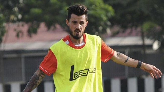 Baru menikmati masa-masa kebersamaan dengan Persija pada persiapan ISL 2014/15, Stefano Lilipaly terpaksa hengkang dari klub itu lantaran PSSI disanksi FIFA.
