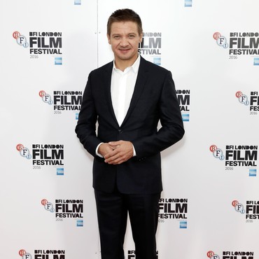 2 Kali Operasi Usai Kecelakaan, Jeremy Renner Unggah Foto Wajah Lebam