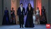 Seba dan Renungan Kaum Borjuis Italia Lewat tajuk 'Aristokrat', Sebastian Gunawan mendefinisikan kembali gaya feminin lewat nuansa bias gender yang terinspirasi kaum borjuis Italia.