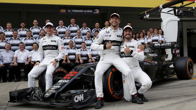 Satu tim bersama Fernando Alonso di McLaren-Honda membuat Stoffel Vandoorne lebih percaya diri menjajal balapan F1 selama semusim penuh.