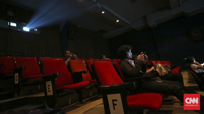 Seiring membesarnya bisnis film secara online, sutradara Hollywood David Cronenberg meramalkan gedung bioskop tak akan lagi dikunjungi para penikmat film.