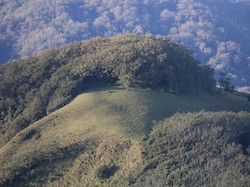 Gunung Mutis di TTS, Ritual Membakar Kemenyan-Rokok Sebelum Mendaki