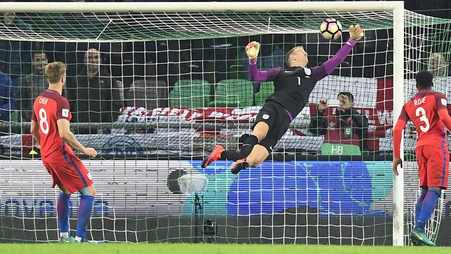 Tim nasional Inggris berhasil membawa pulang satu poin dari markas Slovenia berkat penampilan cemerlang Joe Hart di bawah mistar gawang.