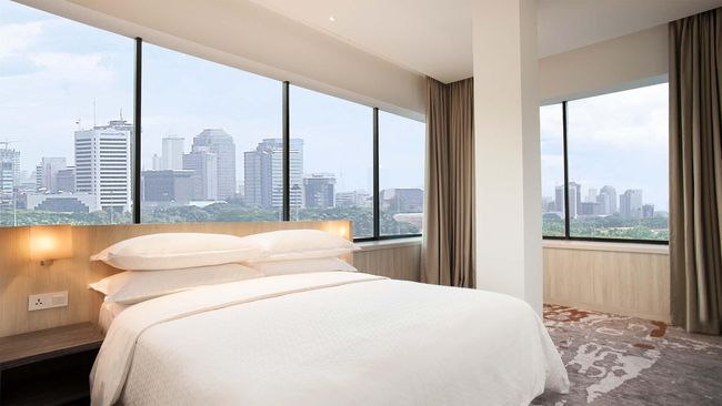 Hotel bisnis Four Points by Sheraton yang berada di pusat kota Jakarta kenikmatan bersantai di jantung kota Jakarta yang super sibuk.