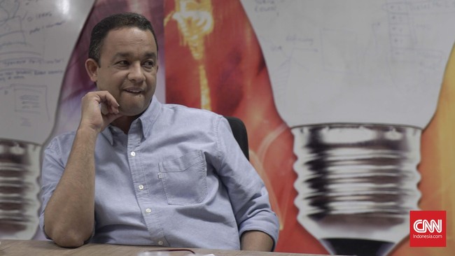 Cagub DKI Jakarta Anies Baswedan mengklaim program diskon dan layanan khusus guru yang digagasnya dapat menekan biaya hidup para pendidik.