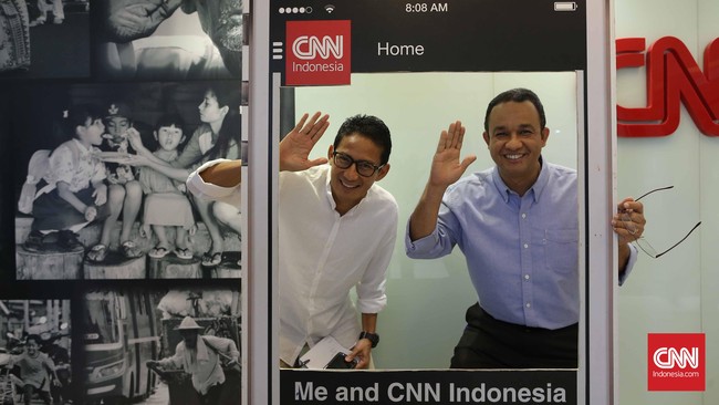 Gubernur DKI Anies Baswedan dalam setahun pemerintahannya disebut lebih banyak kata-kata ketimbang hasil kerja, meski disebut ada hambatan administrasi.