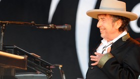 Bob Dylan Mangkir dari Upacara Penganugerahan Nobel Sastra