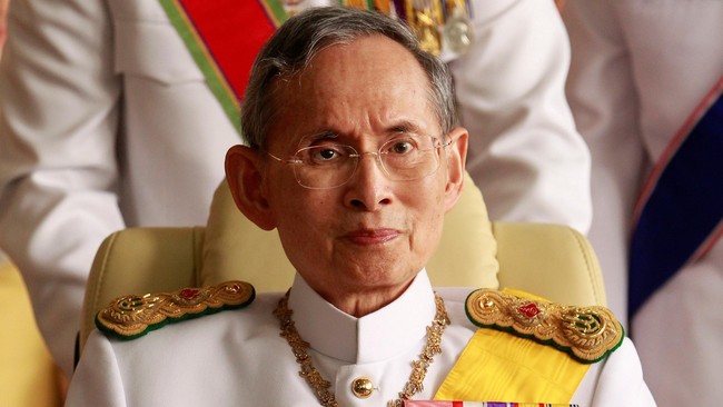 Raja Thailand Bhumibol Adulyadej yang memimpin Thailand selama 70 tahun meninggal dunia di usia 88 tahun pada Kamis (13/10).