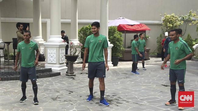 Bek timnas Indonesia Abdul Rahman Sulaiman amat setuju dengan kebijakan Alfred Riedl dengan melakukan regenerasi di skuat Garuda.