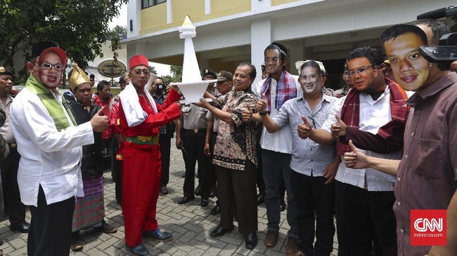 Rekening dana kampanye harus dilaporkan, jika tidak peserta Pilkada dapat dibatalkan dalam ajang demokrasi 2017 itu.