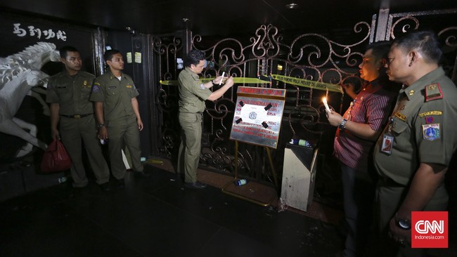 Satpol PP menutup permanen kafe lokasi penembakan di Cengkareng, Jakbar karena  telah melakukan pelanggaran berulang selama pandemi.