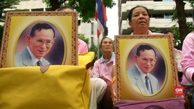 Doa Warga Thailand untuk Kesembuhan Sang Raja