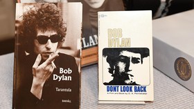 Hadiah Nobel US$900 Ribu Melayang jika Bob Dylan Tetap Diam