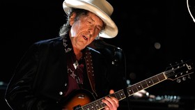 Bob Dylan, Antara Musik dan Syair