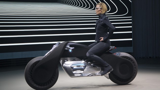 Bagi BMW, masa depan adalah, masa depan motor yang tidak ada satupun celah untuk kecelakaan yang coba diterapkan di BMW Vision Motorrad Next 100.