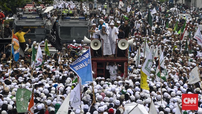 Munarman mengaku sebagai salah satu kuasa hukum dari 13 pelapor yang leporannya telah diterima kepolisian.